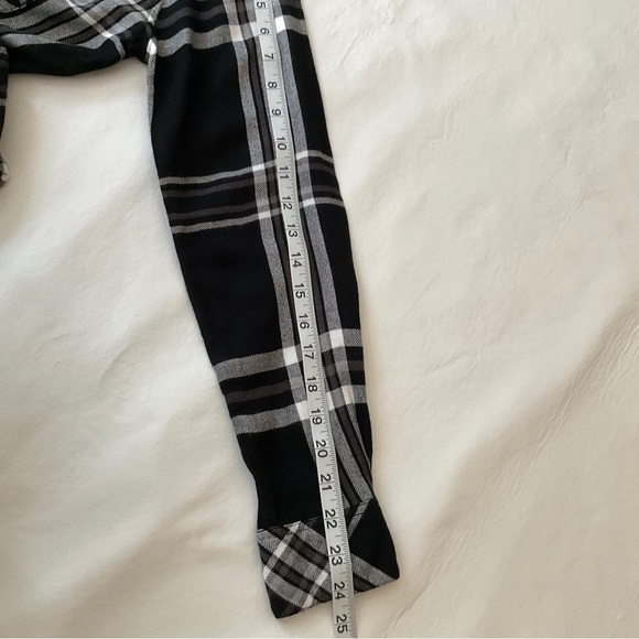 Rails Hunter Plaid Button-Front Shirt Black and White - Picture 13 of 15